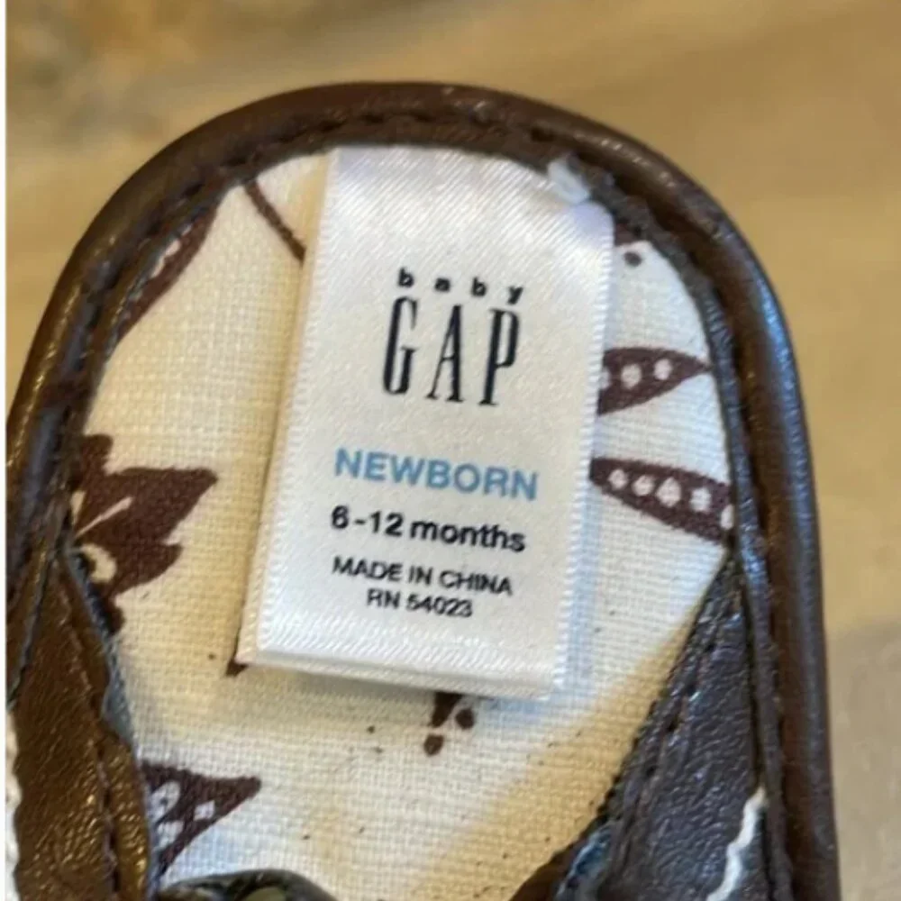 Baby Gap brown flip flops sandals flowers straps velcro Size Newborn 6-12 months